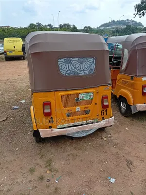 Bajaj Avenger 150 Street 2022 Yellow