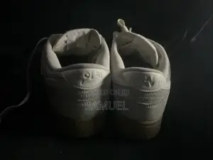 I Want to Sell All My New Nike Canvas