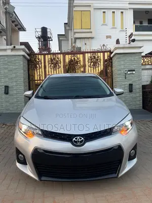 Toyota Corolla S 4dr Sedan (1.8L 4cyl CVT) 2014 Silver