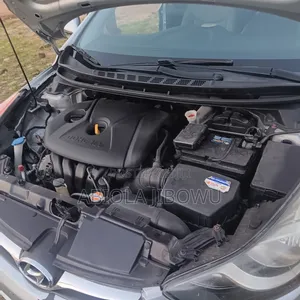 Hyundai Elantra 2011 Silver