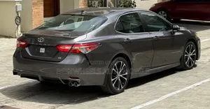 Toyota Camry SE (2.5L 4cyl 8A) 2019 Gray