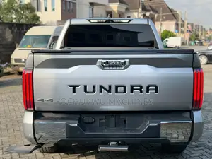 Toyota Tundra 1794 Edition CrewMax 6.5' Bed 2024 Silver
