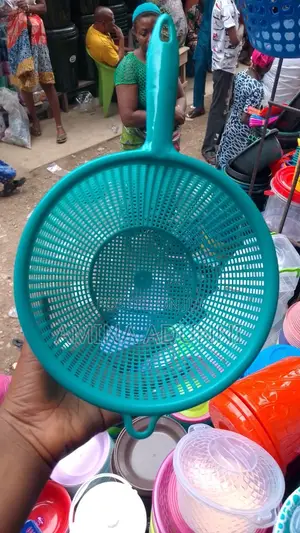 Plastic Colander With Long Handle