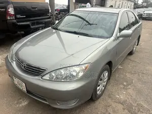 Toyota Camry 2005 Gray