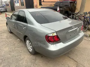 Toyota Camry 2005 Gray