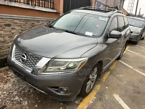 Nissan Pathfinder Platinum 4dr SUV 4WD (3.5L 6cyl CVT) 2015 Gray