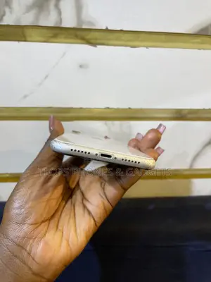Apple iPhone XR 64 GB White