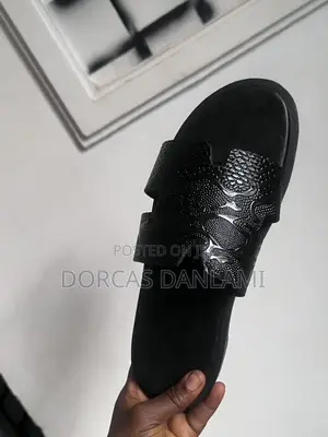 Easy Wear for Both Men and Women Are All Available