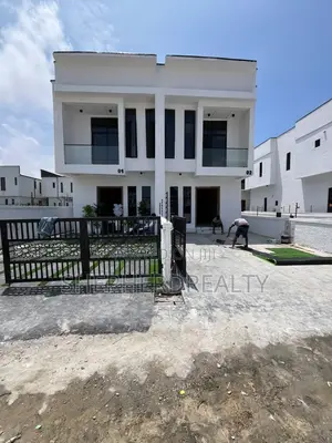 4bdrm Duplex in Ikota for sale