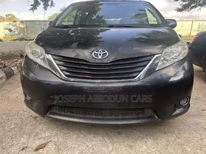 Toyota Sienna LE AWD 7-Passenger 2013 Black