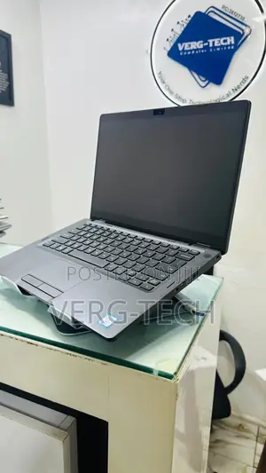 Laptop Dell Latitude 5300 2-in-1 8GB Intel Core i7 SSD 256GB