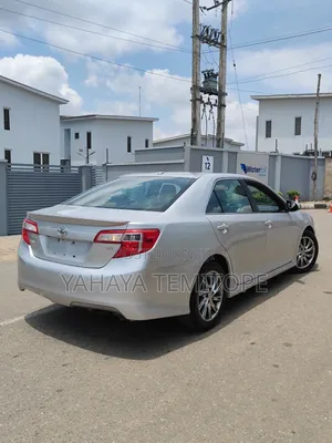 Toyota Camry SE 4dr Sedan (2.5L 4cyl 6A) 2014 Silver
