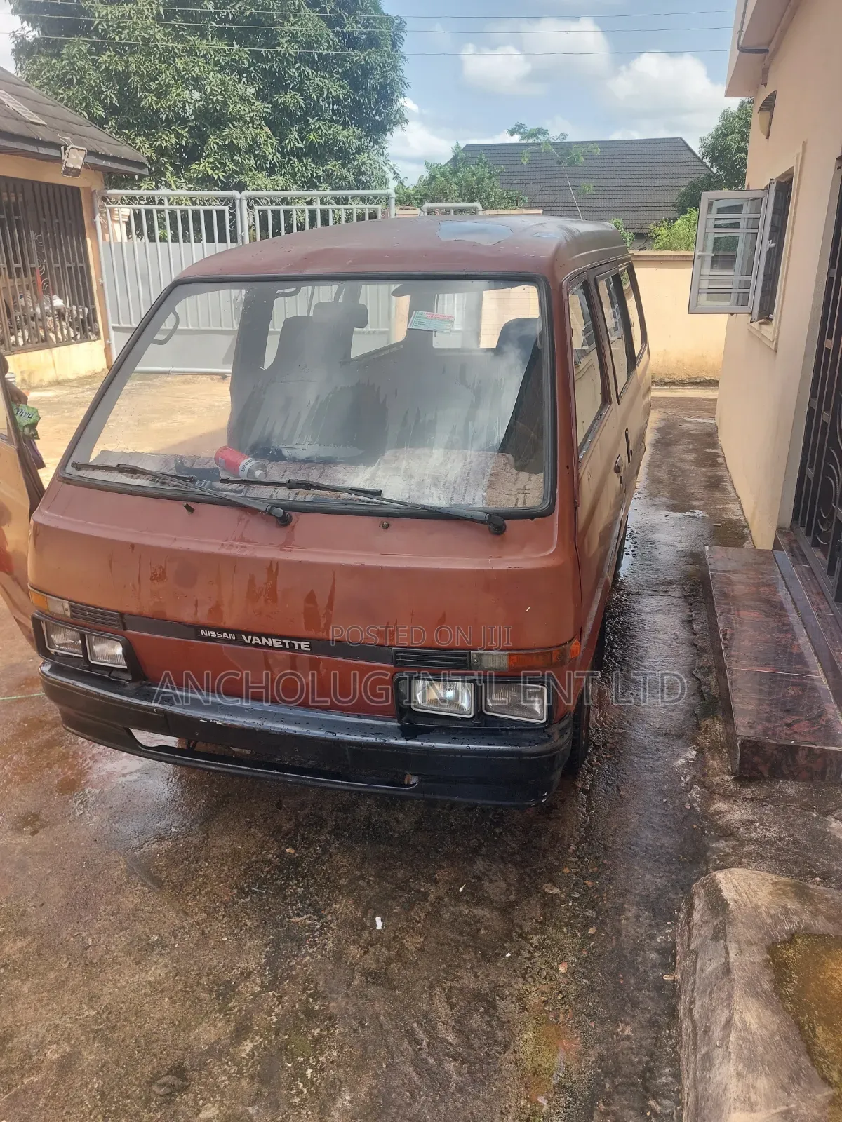 Nissan Vanette 2010 Red