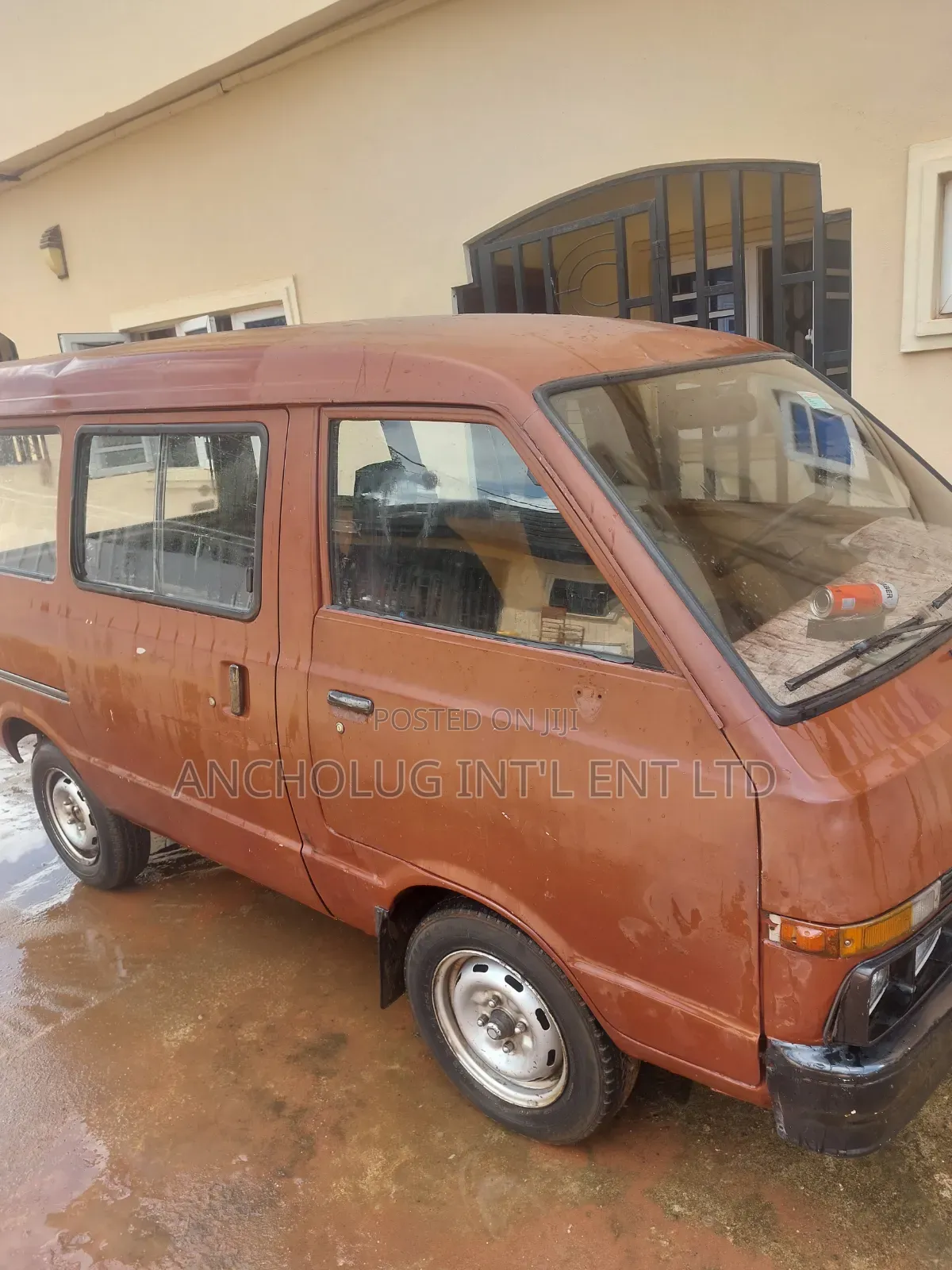Nissan Vanette 2010 Red