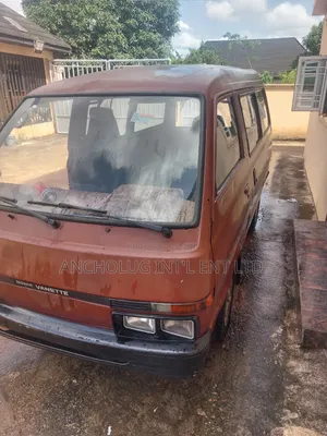 Nissan Vanette 2010 Red