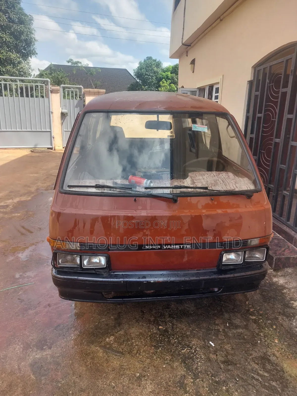 Nissan Vanette 2010 Red