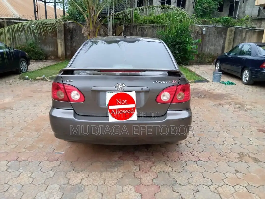 Toyota Corolla 2005 Gray
