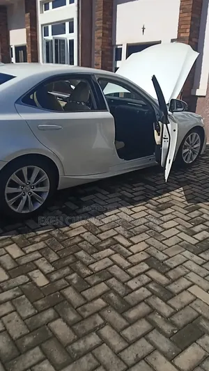Lexus IS 300h 4WD 2015 Off white