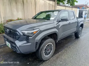 Toyota Tacoma Limited Double Cab 4WD 5.0 ft. SB 2025 Gray