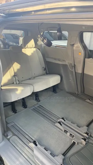 Toyota Sienna LE 8 Passenger 2012 Green