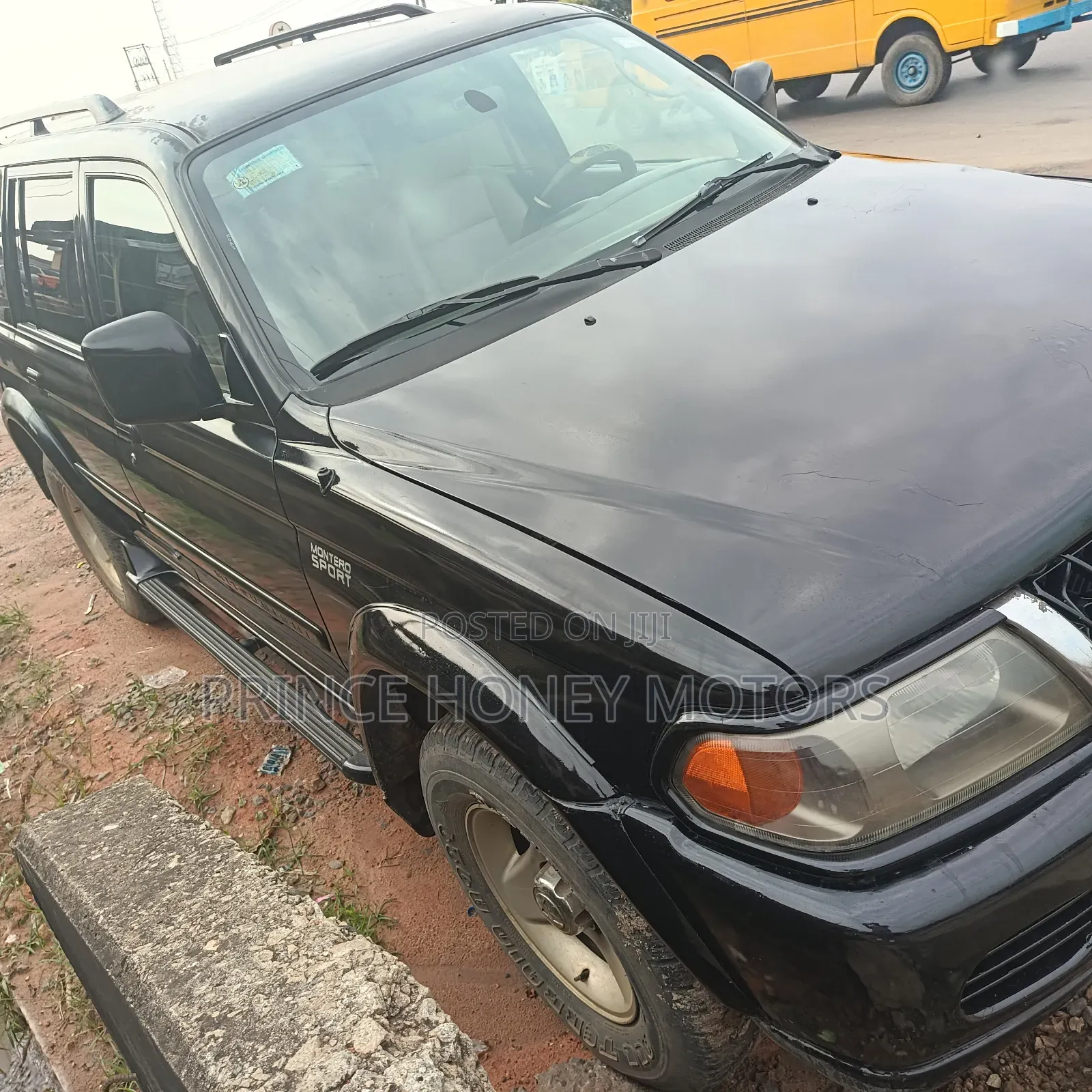 Mitsubishi Pajero GLS 2000 Black