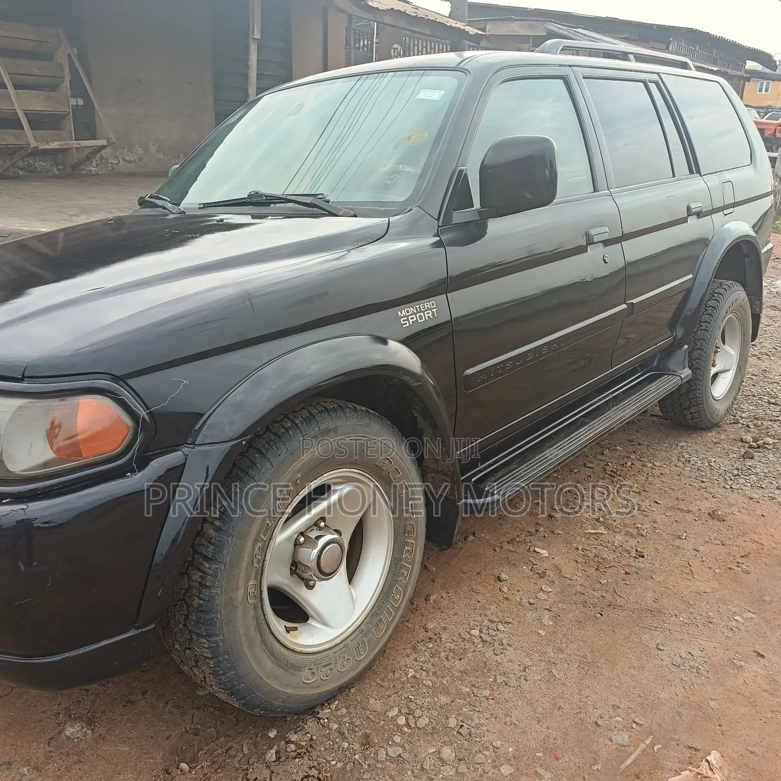 Mitsubishi Pajero GLS 2000 Black