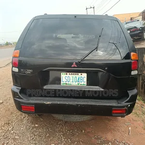 Mitsubishi Pajero GLS 2000 Black