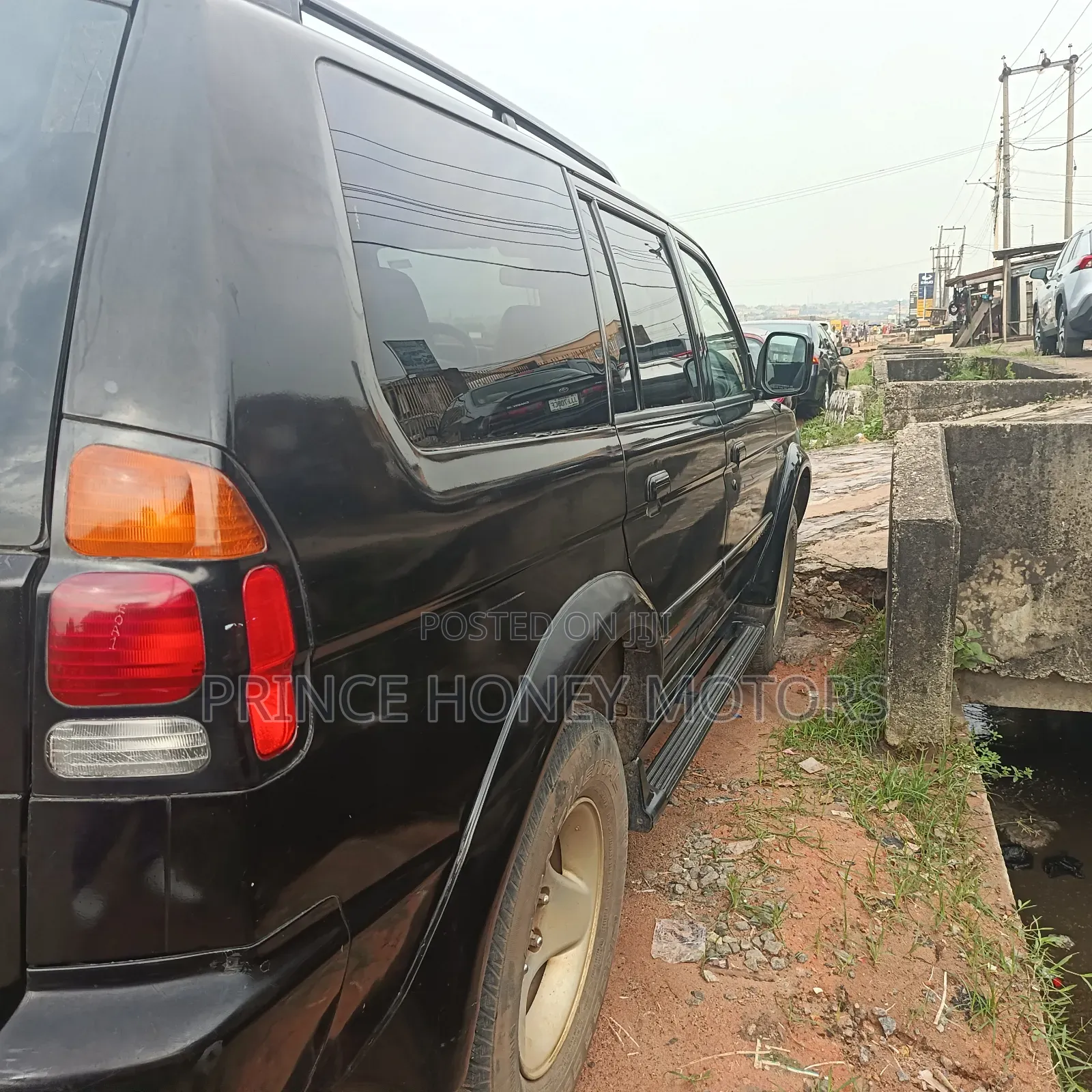 Mitsubishi Pajero GLS 2000 Black