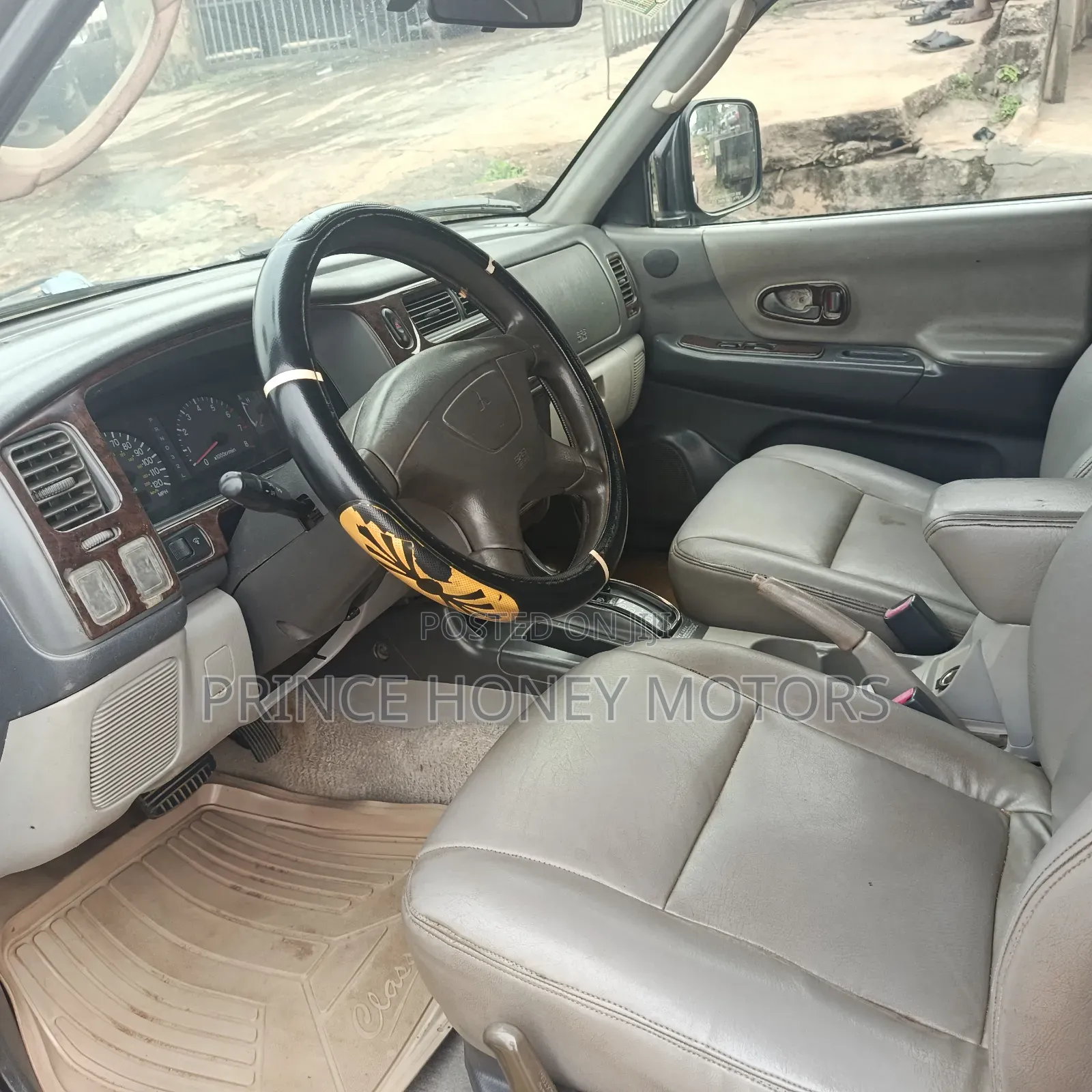 Mitsubishi Pajero GLS 2000 Black