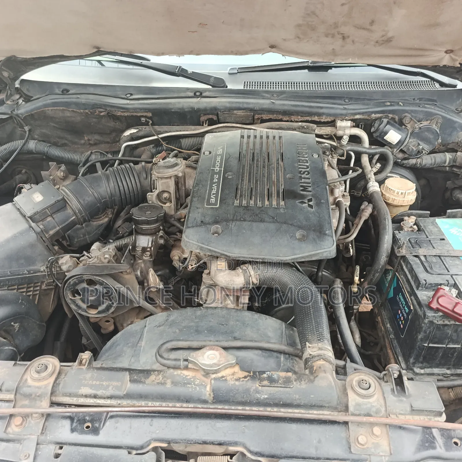 Mitsubishi Pajero GLS 2000 Black