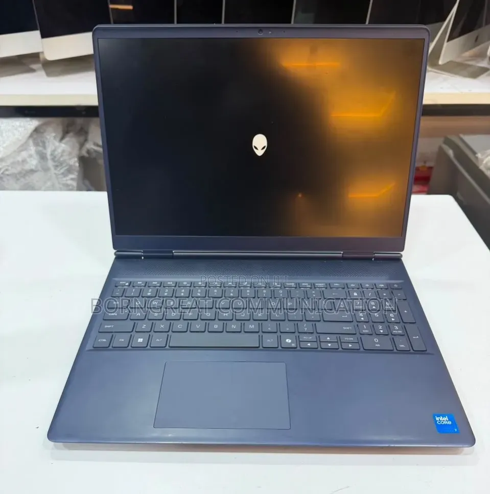 New Laptop Alienware 16 Aurora 16GB Intel Core 7 SSD 512GB