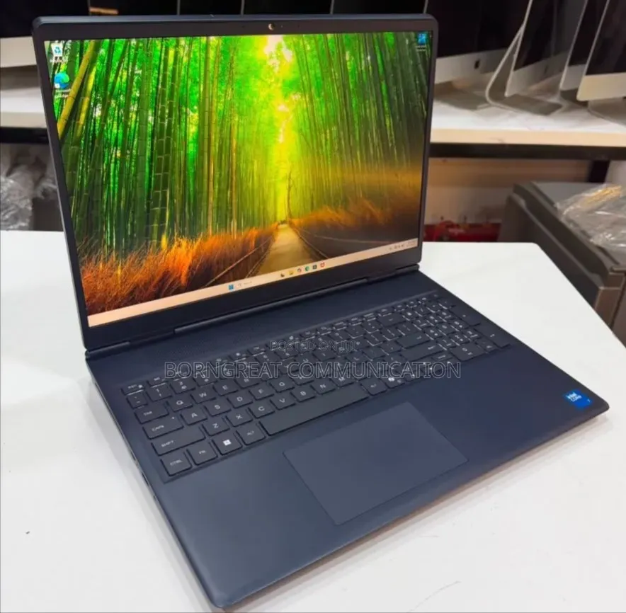 New Laptop Alienware 16 Aurora 16GB Intel Core 7 SSD 512GB