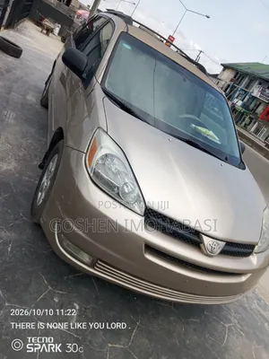 Toyota Sienna LE AWD 2005 Gold