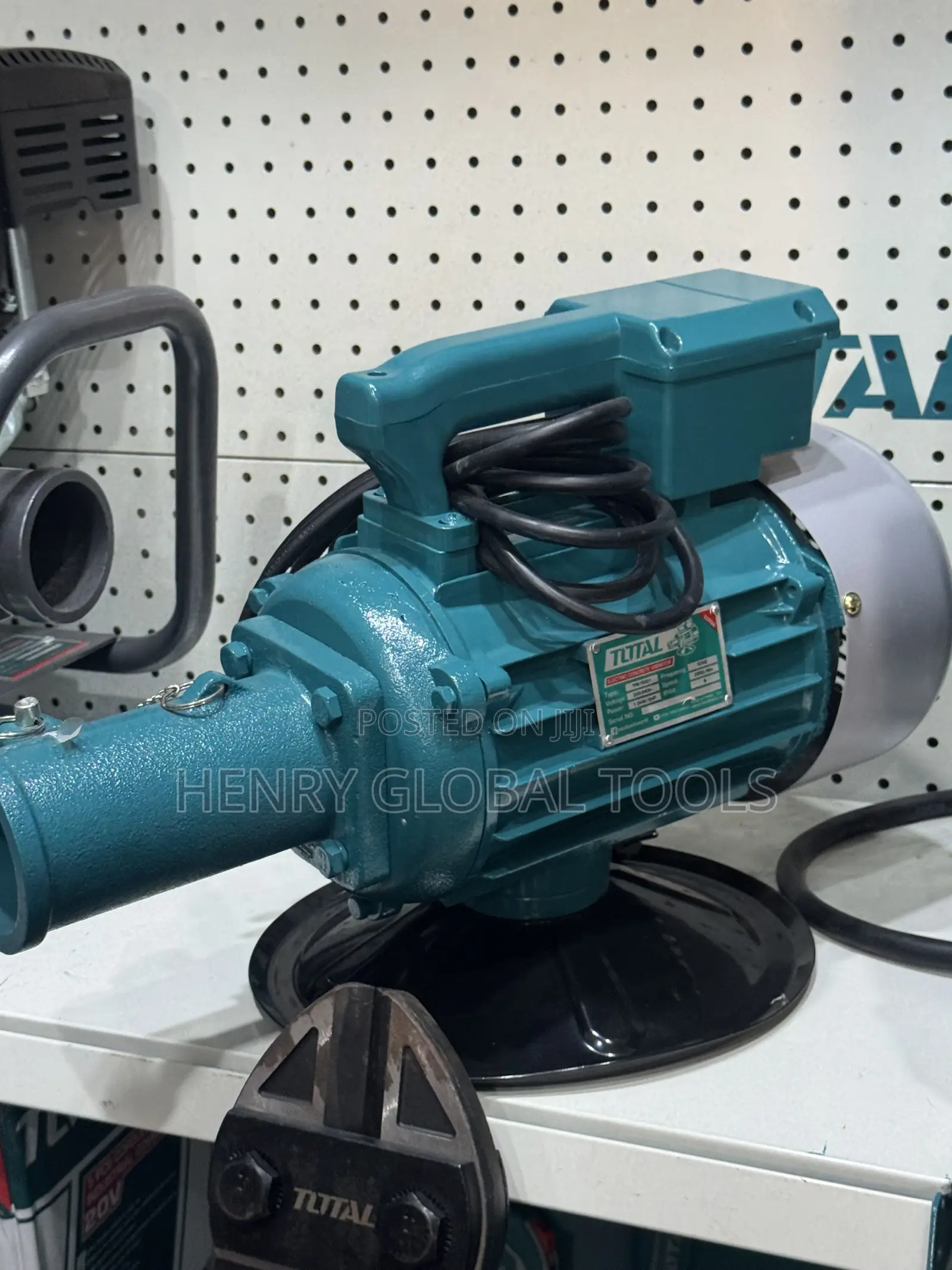 TOTAL Electric Concrete Vibrator