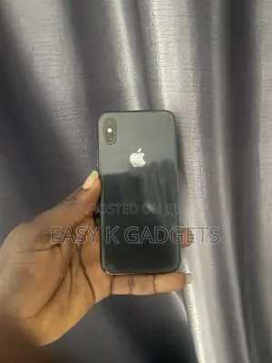 Apple iPhone X 64 GB Red