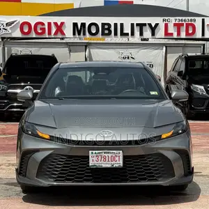 Toyota Camry SE 2025 Gray