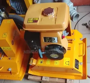 Plate Compactor Machine / Robin EY20