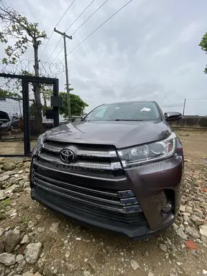 Toyota Highlander LE 4x2 (2.7L 4cyl 6A) 2017 Gray