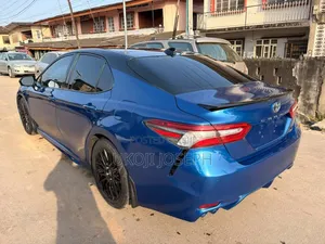 Toyota Camry 2018 Blue