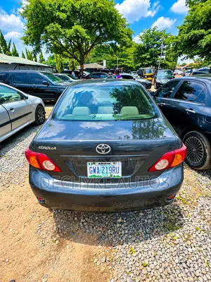 Toyota Corolla LE 4dr Sedan (1.8L 4cyl 4A) 2010 Gray