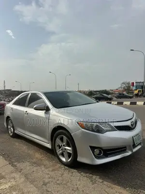 Toyota Camry SE 4dr Sedan (2.5L 4cyl 6A) 2014 Silver