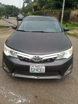 Toyota Camry XLE 4dr Sedan (2.5L 4cyl 6A) 2013 Gray