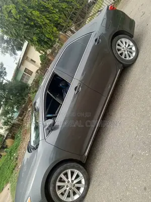 Toyota Camry XLE 4dr Sedan (2.5L 4cyl 6A) 2013 Gray