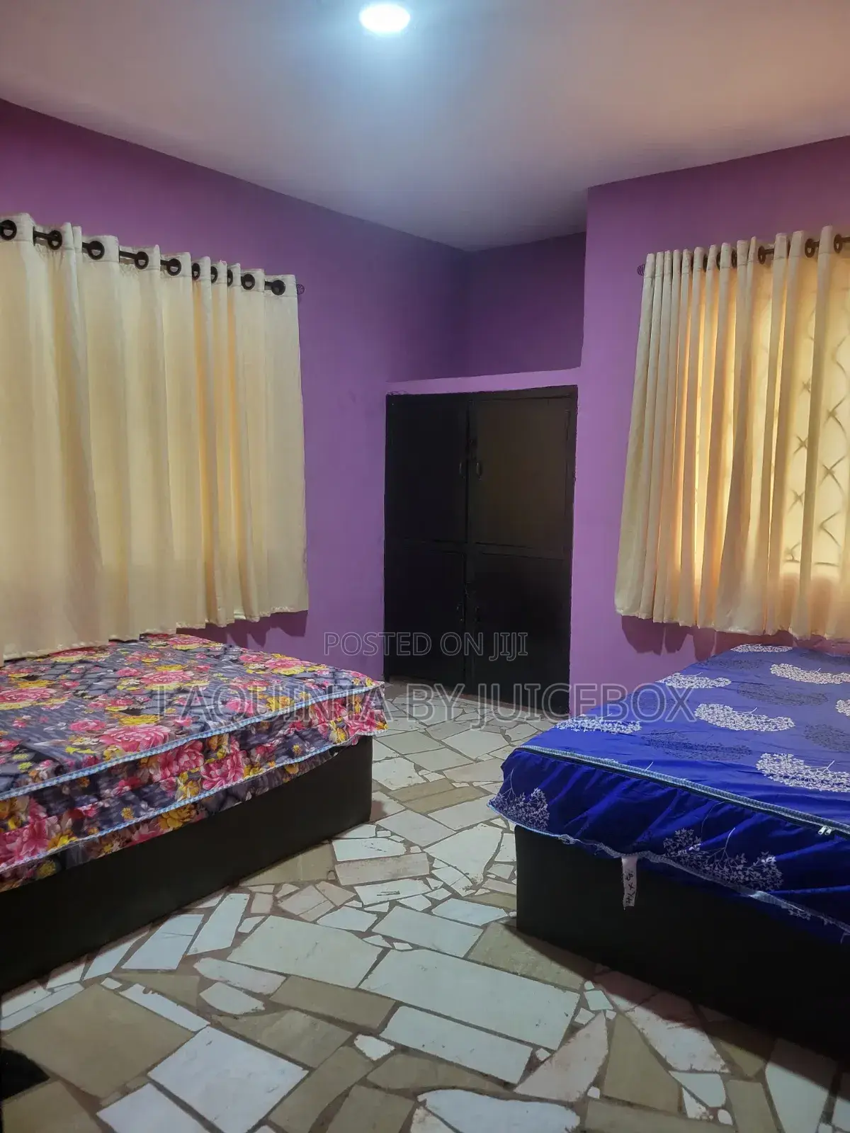 Female Shared Apartment / Hostel