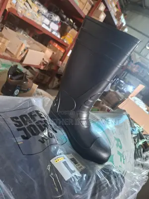 Safety Joggers 🏃 Durable Safety Rainboot Available in Sizes