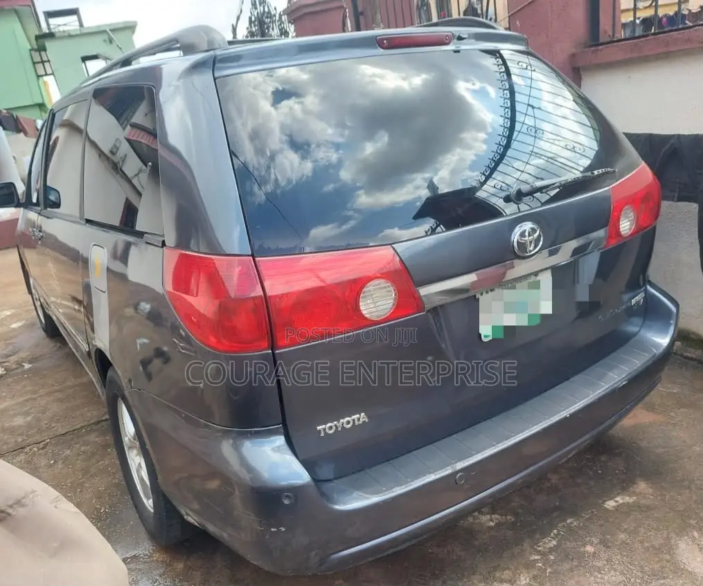 Toyota Sienna 2005