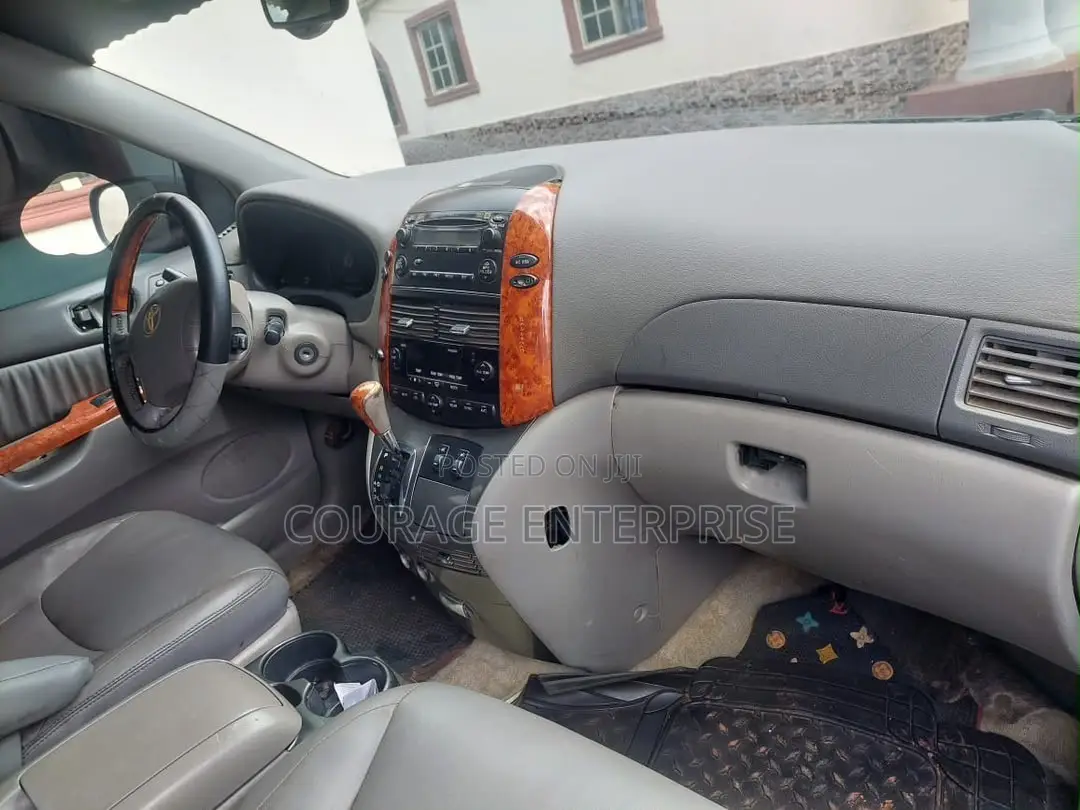 Toyota Sienna 2005
