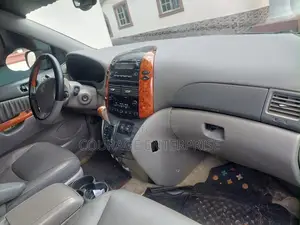 Toyota Sienna 2005