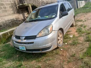 Toyota Sienna 2005 Silver