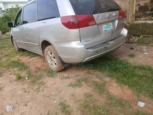 Toyota Sienna 2005 Silver
